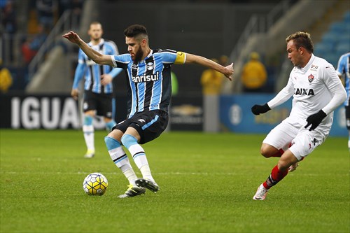 No melhor estilo Série B, Vitória surpreende Grêmio em Porto Alegre