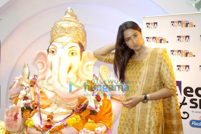 Sameera Reddy at Oberoi Mall's Ganpati