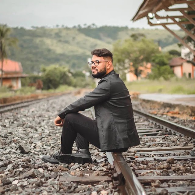 Wender Aguiar apresenta capa de seu novo single "Até Quando Deus Agir"