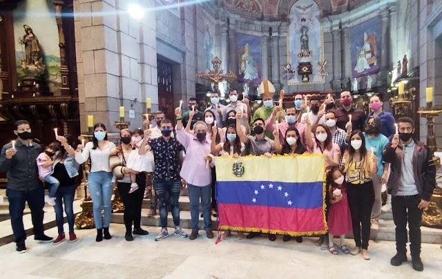 Erickvaldo José Márquez Moreno, ex preso político agradece su libertad a Dios en la Catedral de Mérida, Venezuela  - Fotos Cortesía Leonardo León @leoperiodista