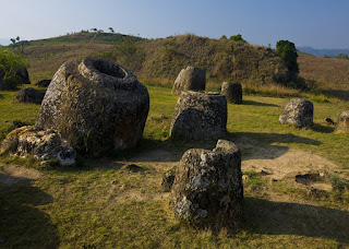 Penemuan Kuno, Artefak, Penemuan Purba, Hemet Mase Stone, Kuburan Batu Kapilikaya, Band of Holes, Kendi raksasa,  Batu raksasa, Plain of jars