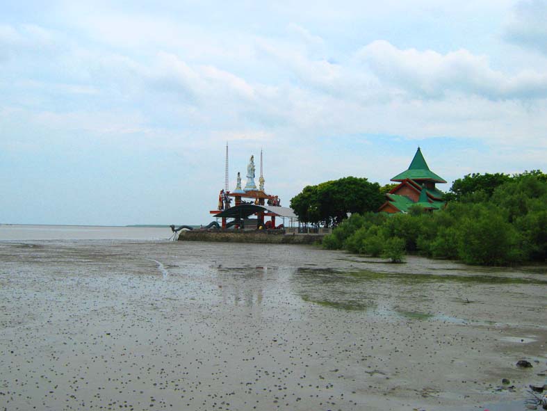 Rifai's Blog: Tempat-tempat angker di Surabaya