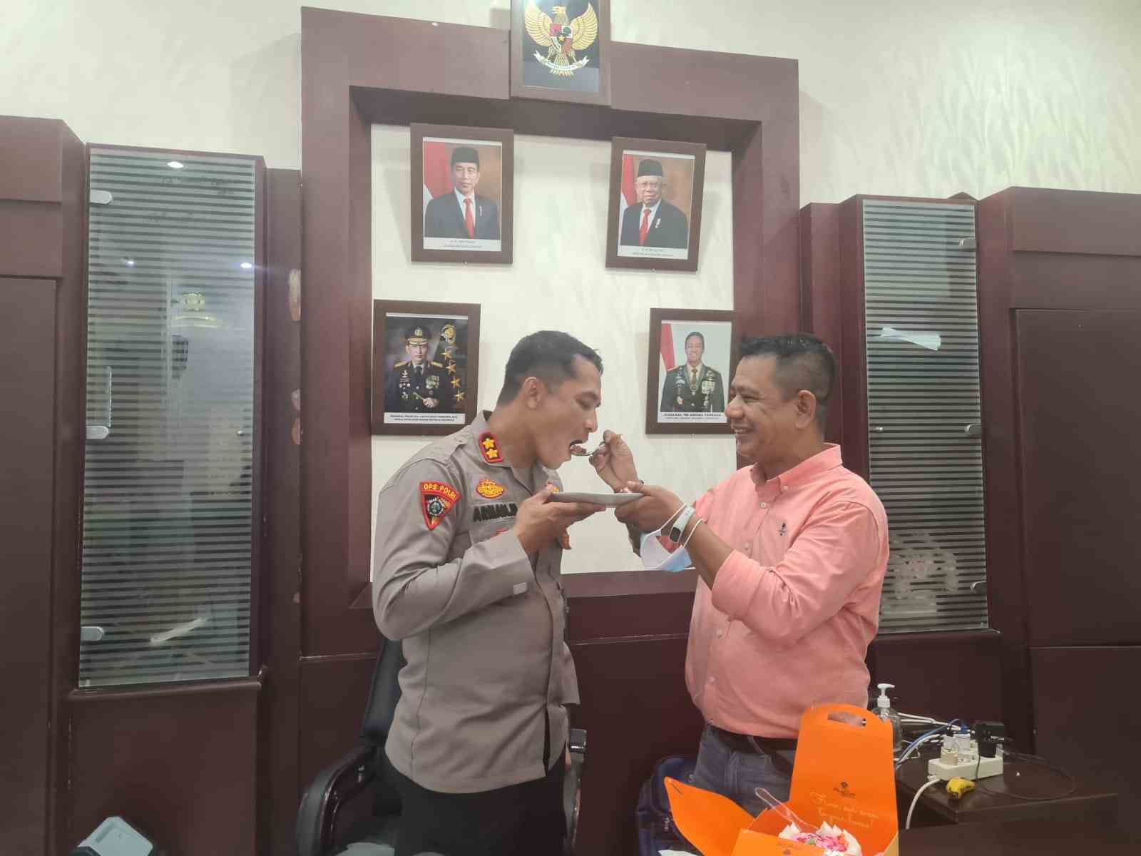 Ketua Pewarta Ucapkan Selamat Ulang Tahun pada Kabag Ops Polrestabes Medan