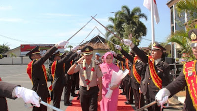 Pedang Pora Iringi Farewell Parade Kapolresta Bandar Lampung