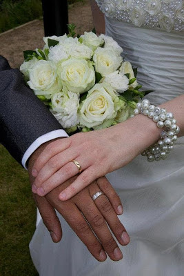 https://www.etsy.com/listing/112520528/chunky-white-or-ivory-pearl-bracelet?ref=shop_home_active_51&pro=1&frs=1