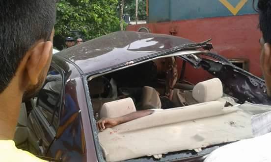 At least four people killed when a car collided with a train in Pothupitiya, Wadduwa.