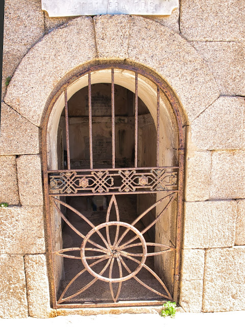 jiemve, Corse, Bonifacio, cimetière marin, porte chapelle, mausolée