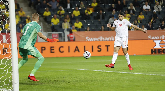 Carlos Soler bate a Robin Olsen, marcando el gol de España. SELECCIÓN DE SUECIA 2 SELECCIÓN DE ESPAÑA 1. 02/09/2021. Copa del Mundo de Catar 2022, fase de clasificación, jornada 4. Solna, Estocolmo, Suecia, Friends Arena. GOLES: 0-1: 5’, Carlos Soler. 1-1: 6’, Isak. 2-1: 57’, Claesson.