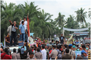Unjuk Rasa Masyarakat Terhadap PKS Tanjung Semantoh Tamiang