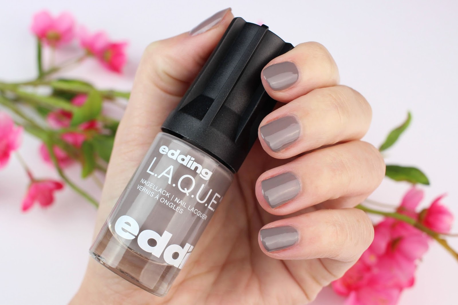 http://www.zaphiraw.de/2017/03/nagellack-von-edding-greedy-grey-mad.html