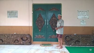 Bapak Taryono Penjaga Makam Aroeng Binang Kebumen