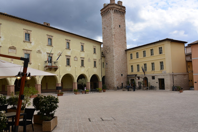 PIAZZA-MAZZINI-TORRE-CIVICA-TREVI