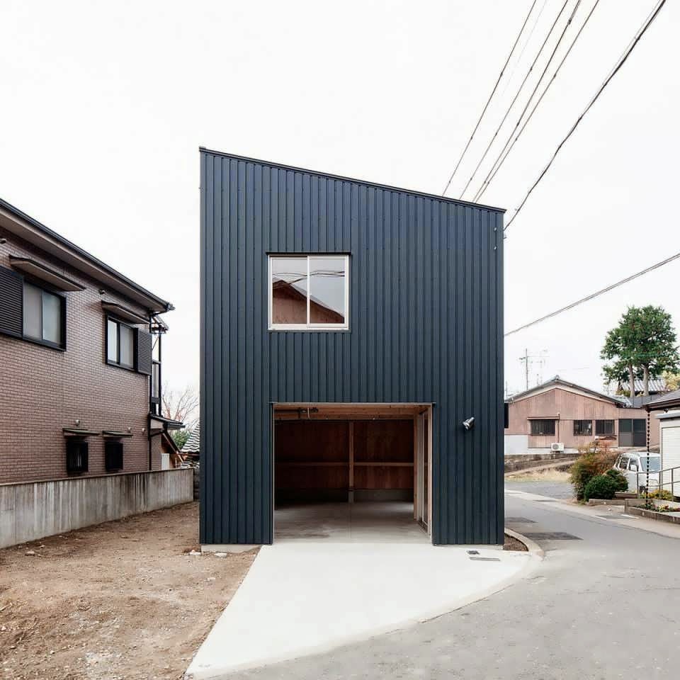 Combine Between Container and Tatami Make a Modern Minimalist House Design With Japanese Style 