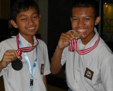 M. Iqbal Fauzi dan Aristio Kevin Ardyaneira Pratama