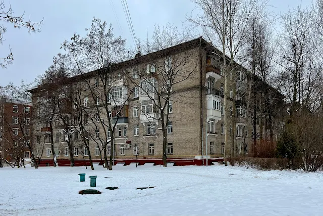 Большая Черёмушкинская улица, дворы, жилой дом 1954 года постройки