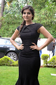 Samantha latest photos in black-thumbnail-43