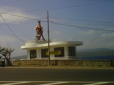 +Foto keindahan patung tari gandrung di obyek wisata watu dodol banyuwangi