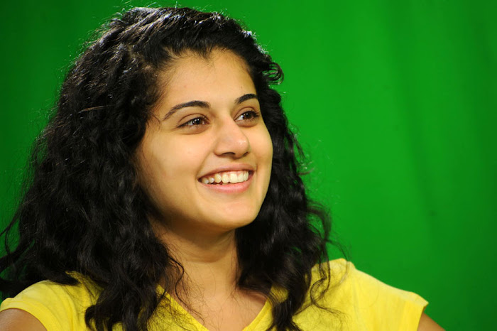 taapsee unseen pics