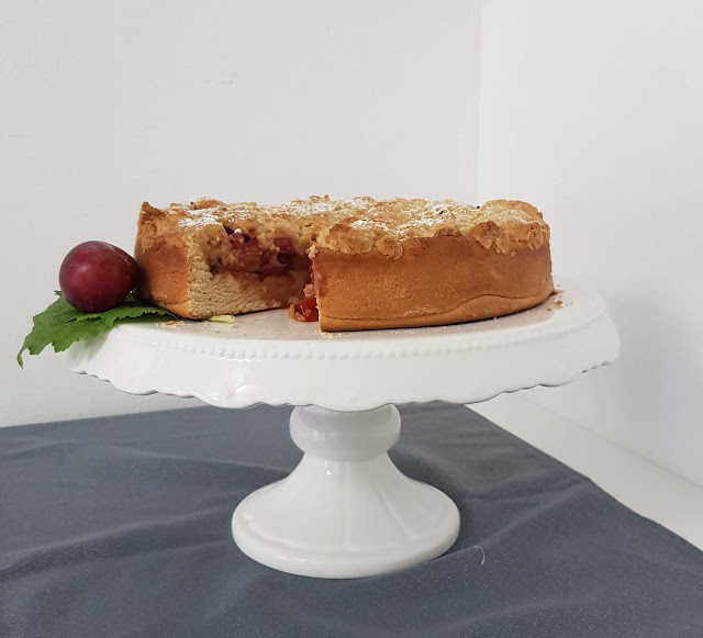 Pflaumen Streuselkuchen mit Dinkelmehl und Birkenzucker