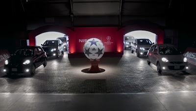 Ποδοσφαιρικό ματς με μοντέλα της Nissan! 