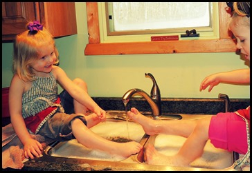 girls sink 028