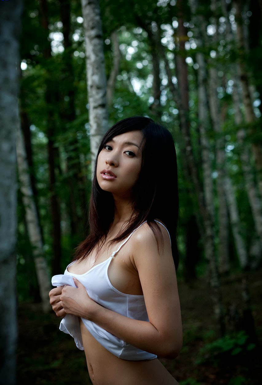 nana ogura stripping naked pics 02