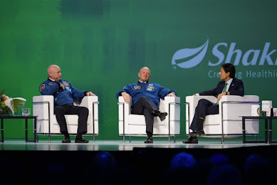 Scott dan Mark Kelly ditemubual sendiri oleh CEO Shaklee Corporation, Roger Barnett