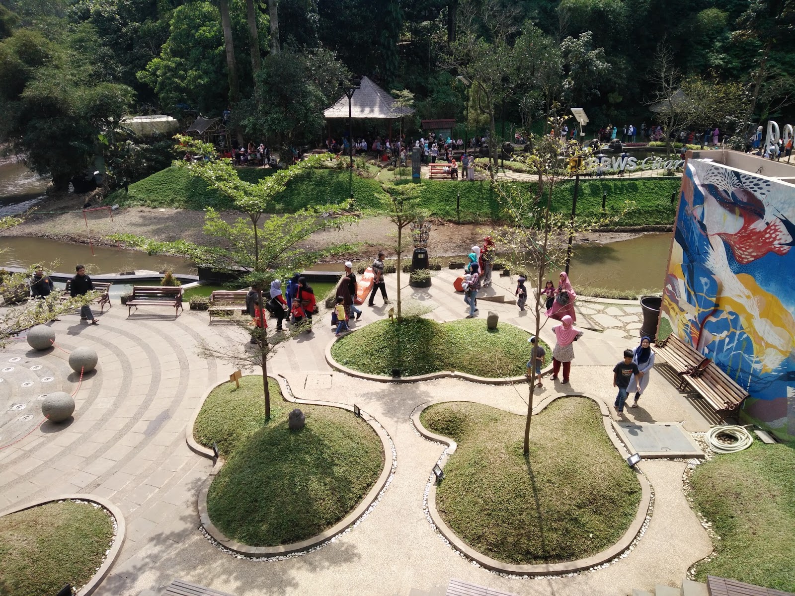 Teater Pinggir Sungai di Taman Teras Cikapundung