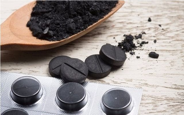 Cách làm mặt nạ trị mụn với than hoạt tính và đất sét bentonite