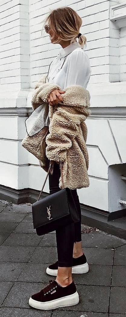 fall outfit / blouse + fur jacket + bag + skinny jeans + sneakers