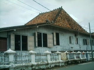 Palembang Bumi Sriwijaya: Rumah Tradisional Limas