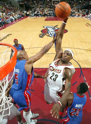 heat dunk lebron james. lebron james heat dunking. heat dunk lebron james.