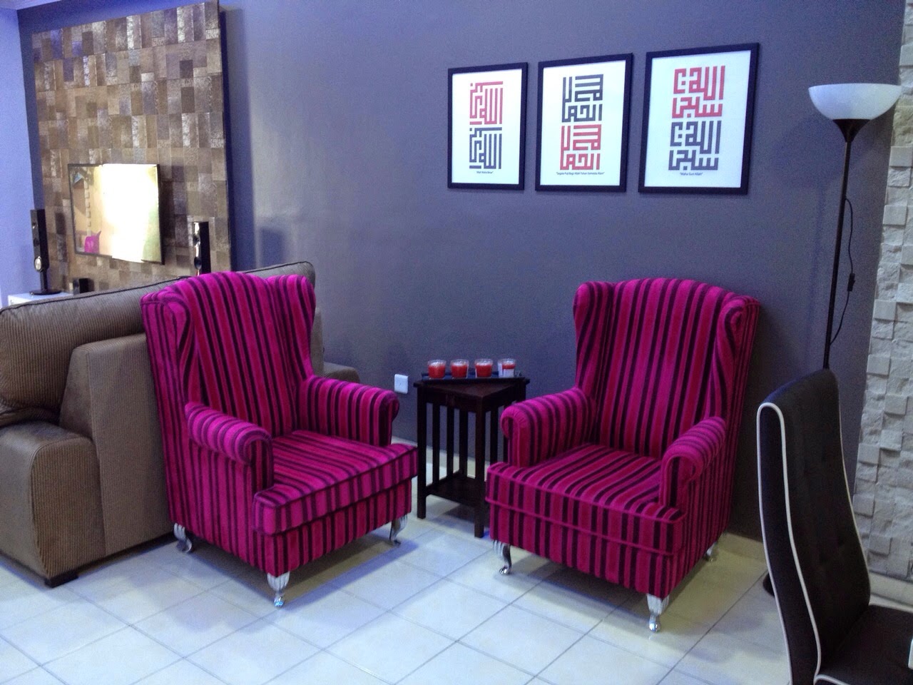 Design Ruang Tamu Rumah  Teres  2  Tingkat  Wallpaper Dinding