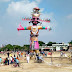 गाजीपुर: लंका मैदान में दहन के लिए खड़ा हुआ साठ फिट ऊंचा रावण