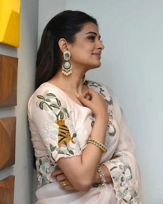 Actress Priyamani latest looks in saree photoshoot