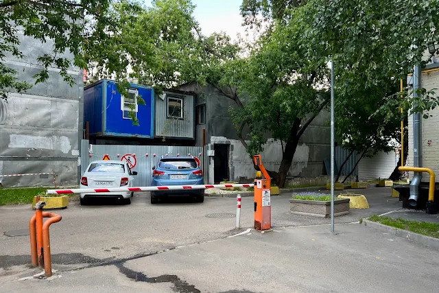 Нижняя Красносельская улица, дворы, галерея fābula gallery