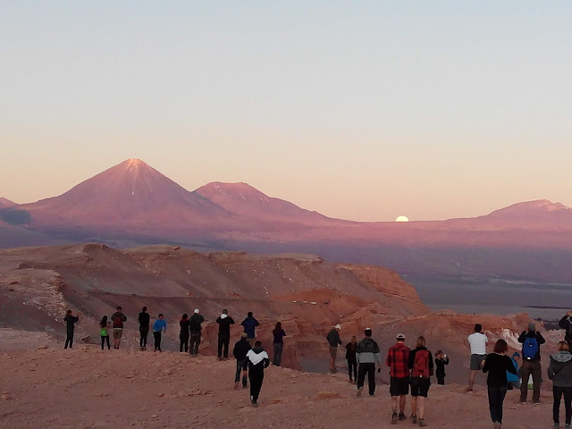 Volcán Licancabur desde el mirador de Kari