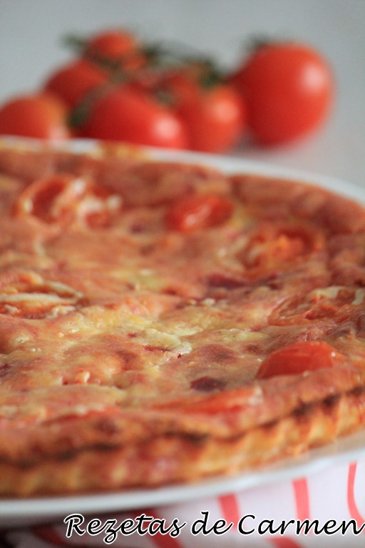 Quiche de salami y tomates cherry