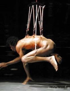 http://allaboutbodyart.blogspot.com/- Body_hanging_chest_suspension_body_suspension2_men_extreme_piercing