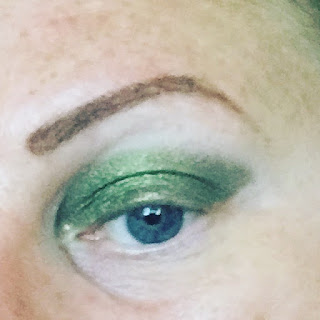 Milani Bella Eyes Gel Powder Khaki 17 Shimmer Eyeshadow pic by me of me.