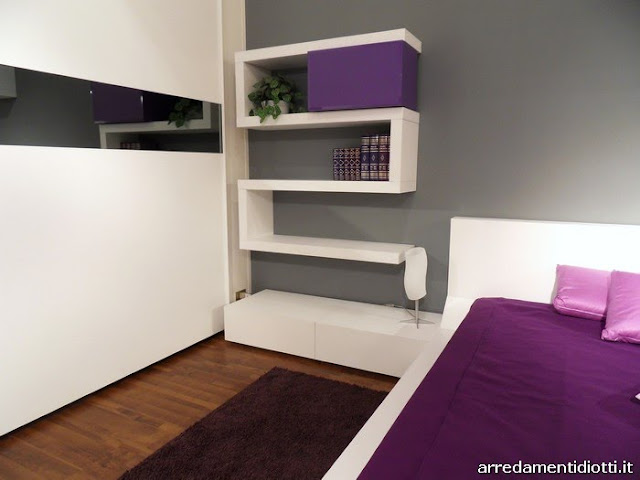 DORMITORIO MODERNO PURPURA BLANCO Y GRIS via www.dormitorios.blogspot.com DORMITORIO MORADO Y BLANCO