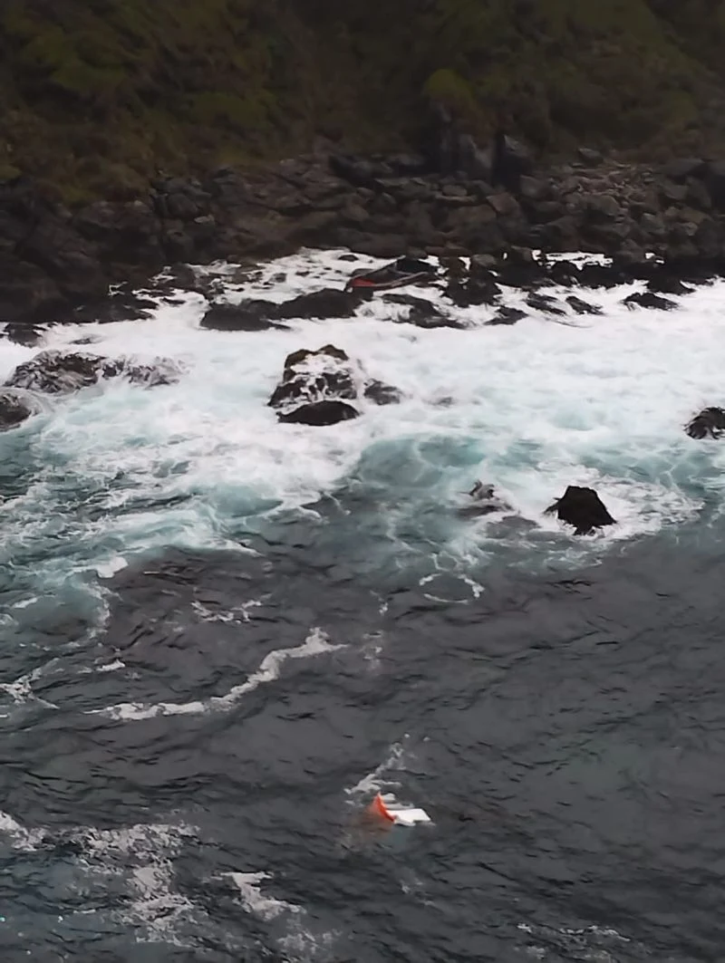 Armada rescató desde roqueríos a dos náufragos