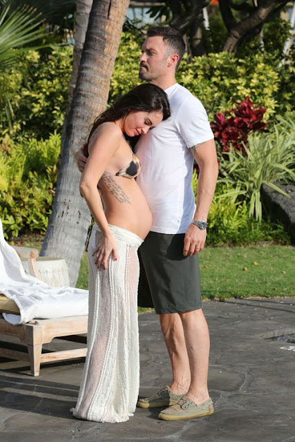 Pregnant-Megan-Fox-Bikini-Baby-Bump