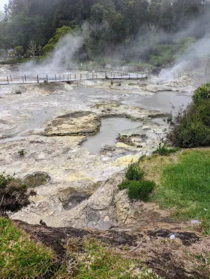 Boardwalk, fumaroles, and boiling mud at Antigo Pomar das Caldeiras da Lagoa das Furnas