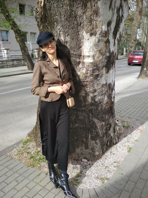 3 Ways To Wear  a Cap : Styling a Maxi Dress With a Blazer