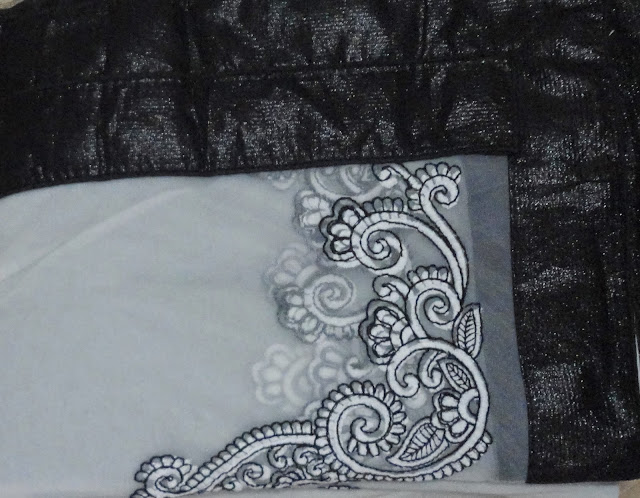 1379 - Vaani Kapoor in beautiful white designer embellished net saree At Zee Awards 2014 