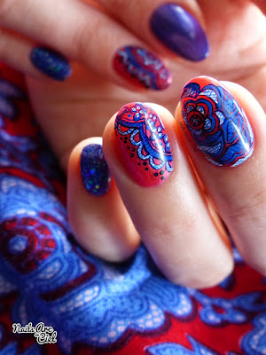 Nail Art - Fleur en dentelle rouge et bleue par Nails Arc en Ciel