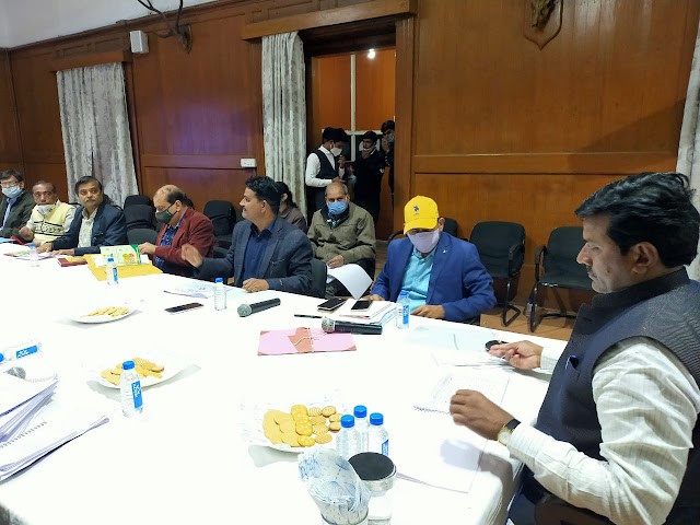 राज्य मंत्री श्री कुशवाह ने ली विभागीय अधिकारियों की बैठक