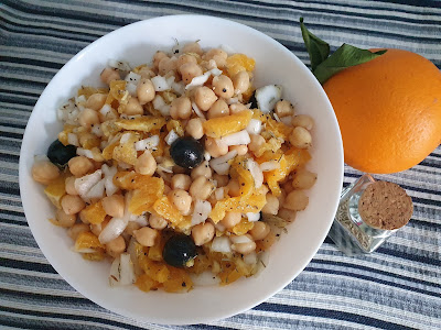 Ensalada de garbanzos, naranja y romero