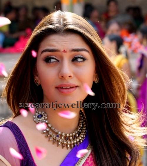 Hansika in Victorian Necklace